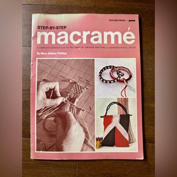 StepbyStep Macramé Book - Picture 2 of 3